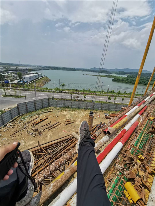 鹤城区作业中发生设备损坏或人员意外，责任怎么划分？